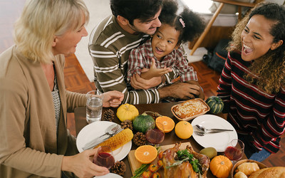 Travelocity is teaming up with mom, actress and entrepreneur Sarah Michelle Gellar to host a live Zoom cooking demo on November 24, 2020.