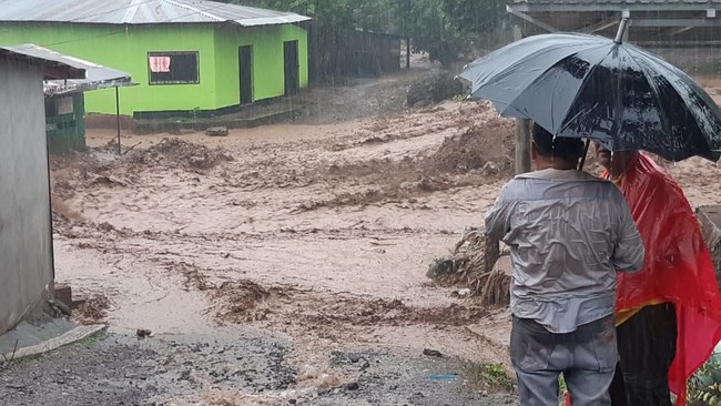 communities troughout Latin America are being destroyed by floods and landslides