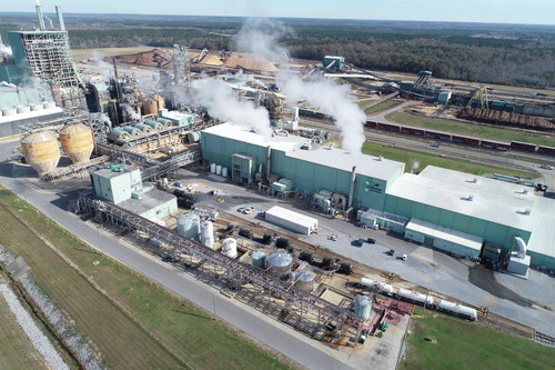 Georgia-Pacific’s Leaf River cellulose mill in New Augusta, Mississippi, is the first U.S. pulp mill to earn the U.S. Environmental Protection Agency’s (EPA’s) ENERGY STAR certification, which signifies that the manufacturing facility performs in the top 25 percent of similar facilities nationwide for energy efficiency and meets strict energy efficiency performance levels set by the EPA.