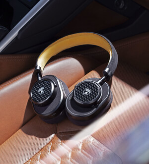 Master &amp; Dynamic and Automobili Lamborghini dress their new collection of headphones in Alcantara