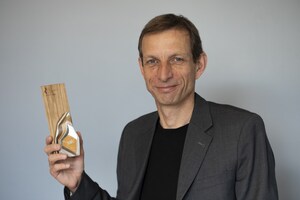 Prix Reconnaissance jeunesse du Québec - Mathieu Fortier remporte le prix Emmett-Johns  pour son œuvre auprès de la jeunesse