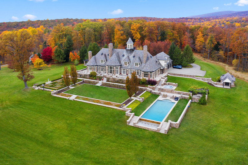 Premier Estate in Ligonier, PA Hits Market & Heads Straight to Luxury