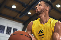 Under Armour lança marca de Stephen Curry para competir com a Jordan -  30/11/2020 - UOL Esporte