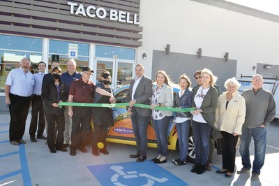 North Texas Bells and the Iowa Park Chamber of Commerce celebrate the grand opening. Image by Iowa Park Leader