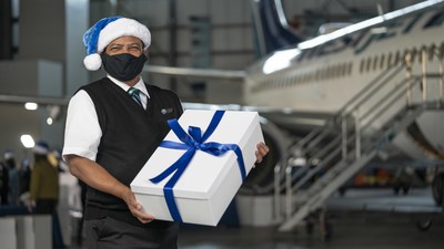 During this year’s Christmas Miracle, WestJet aircraft and delivery vehicles took to the skies and the roads as WestJetters set out to safely deliver items and care packages for charitable partners, community organizations and healthcare facilities. (CNW Group/WESTJET, an Alberta Partnership)