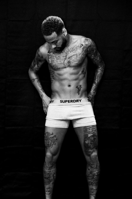 O superastro global Neymar Jr. une forças com a Superdry na coleção de  roupas íntimas de algodão orgânico