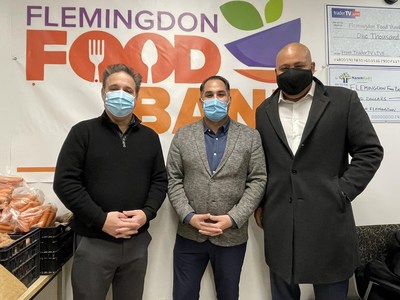 Michael Lende, President & CEO of Predictiv AI; Sean Sherzady, Owner & Operator of Flemingdon Food Bank; Michael Coteau, Member of Provincial Parliament, Don Valley East at donation of ThermalPass unit to Flemingdon Food Bank (CNW Group/Predictiv AI Inc.)