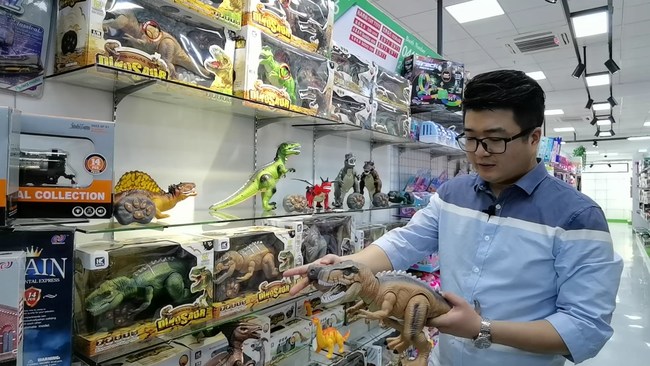 Tony is the founder of TonySourcing.com
he is showing dinosaur toys for customer