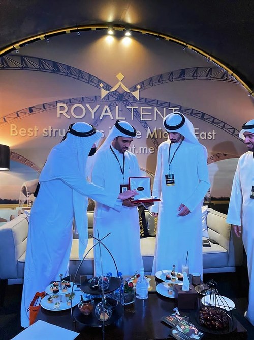 Left to right: Safa Dawody, H.E. Adnan al Noorani holding  the world’s first coronavirus killing 24 carat golden mask, H.H. Sheikh Saqer Bin Mohamed al Qasimi. (PRNewsfoto/Dawody Science Fashion)