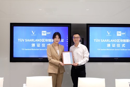 Youdi Chen, Deputy General Manager of TÜV Saarland Shanghai and Sunny Lu, Co-founder & CEO of VeChain.