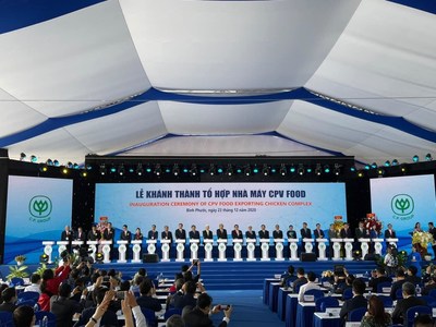 Permanent Deputy Prime Minister, Senior leaders and leaders of C.P.Vietnam Corporation press the opening button of the inauguration of CPV FOOD export chicken complex- Southeast Asia's largest exporting chicken complex factory