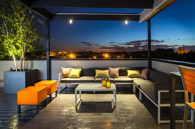 Planters bring nature to an urban roofdeck escape