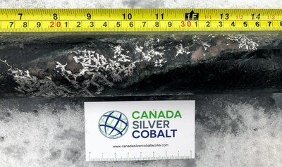High-grade silver mineralization over 5 – 7 cm true width in hole CS-20-39 – comparable to the average thickness of veins that produced over 70 million ounces from the 3 major past-producers within 2 km of the Robinson Zone (CNW Group/Canada Silver Cobalt Works Inc.)
