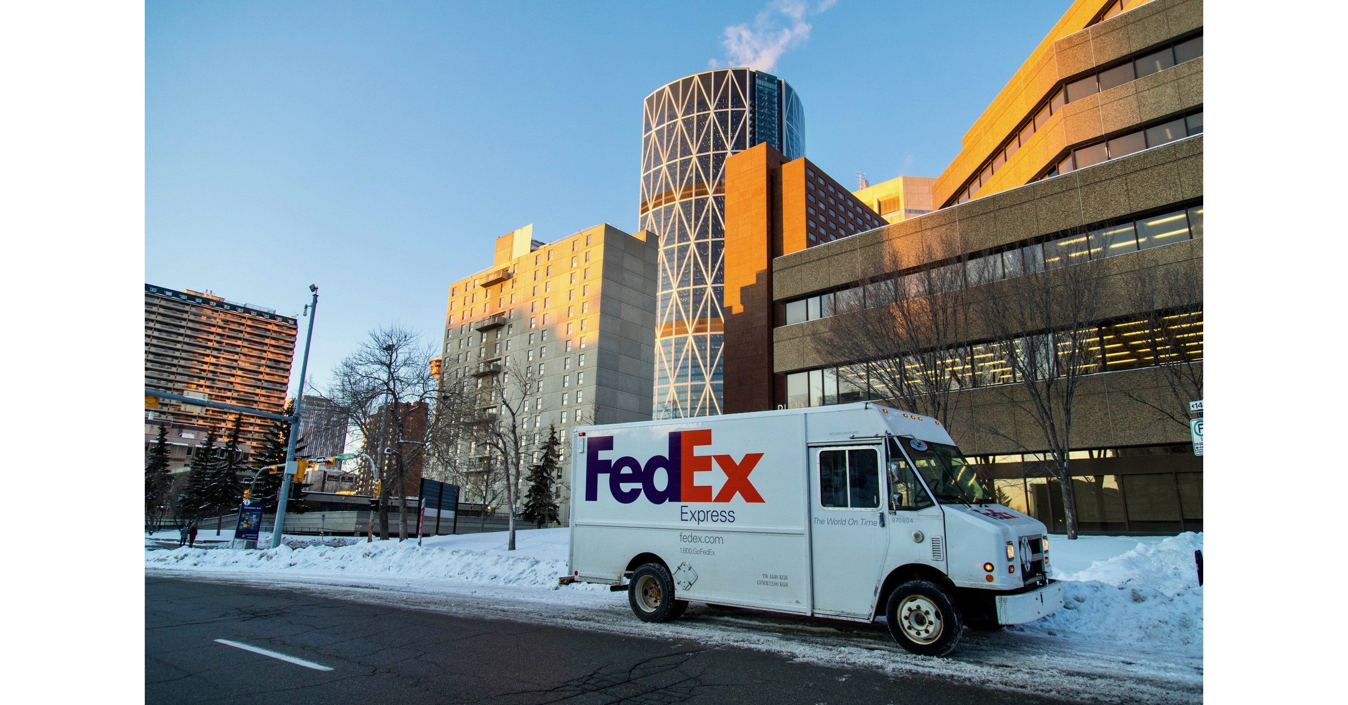 FedEx Express Canada, Innomar Strategies Begin Distribution of Moderna