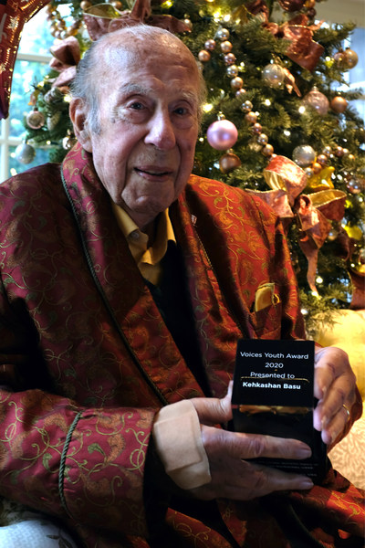 Former US Secretary of State, George P. Shultz, holds the first “Voices Youth Award” named in his honor and also in honor of Mikhail Gorbachev, former president of the USSR. Photo Credit: David Fedor.