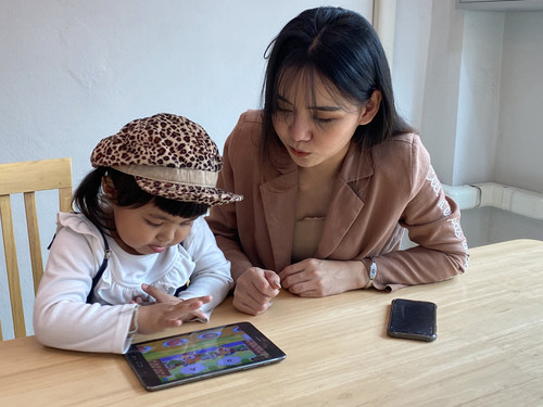 Monkey Stories is the optimal solution for Indonesian parents with children aged 2-10, which helps their children learn English at home and comprehensively develop 4 skills of Listening - Speaking - Reading - Writing.