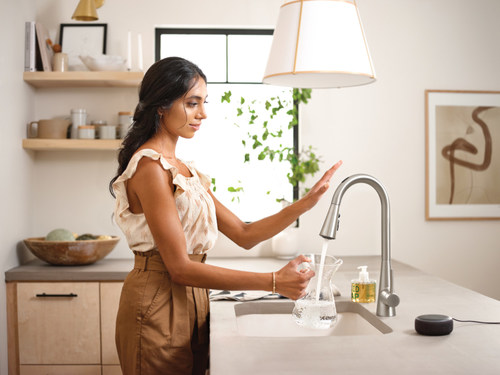 A CES® 2021 Innovation Awards Best of Innovation Honoree - The U by Moen™ Smart Faucet offers a completely touchless experience in the kitchen with voice-activation and integrated app technology.
