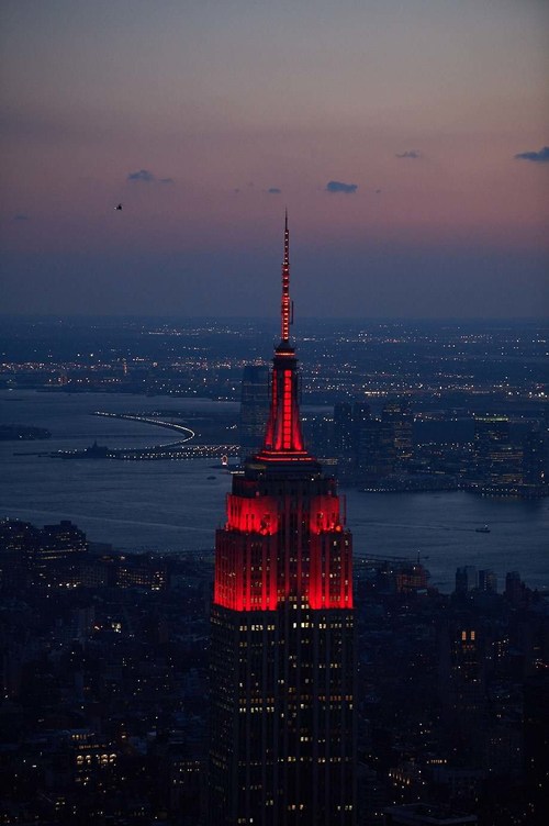 Empire State Building To Shine In A Red Heartbeat To Honor President Elect Joe Biden S Covid 19 Memorial