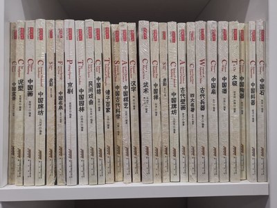 CRRC "China Bookshelf" Chose Over 500 Books from Selection of Culture, History, Tradition, Custom, Philosophy and More.