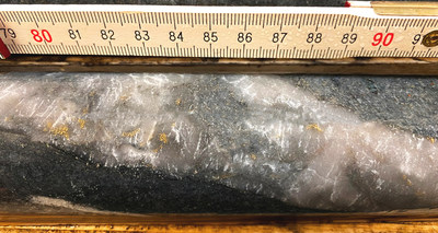 Visible gold in drill core from MA20-057 at Magino’s South Zone (CNW Group/Argonaut Gold Inc.)