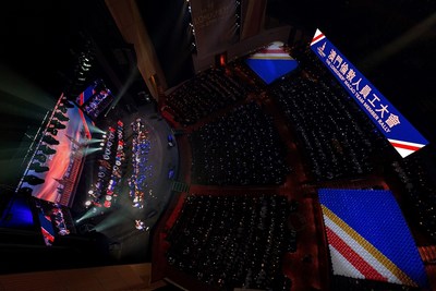 Seats at The Londoner Theatre are decorated with 7,000 balloons for Tuesday’s team member rallies. The project was carried out by The Londoner’s recreation team together with help from Londoner team members.