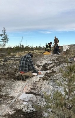 Exploration crew logging channels at Spark Pegmatite in 2019 (CNW Group/Frontier Lithium Inc.)