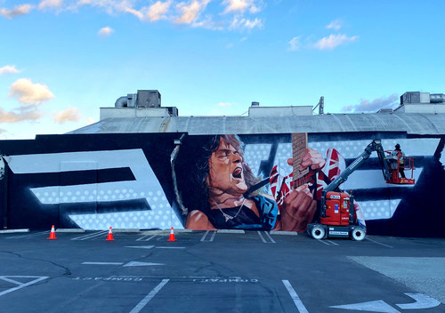 Renowned muralist Robert Vargas puts the finishing touches on the new Eddie Van Halen mural at Guitar Center Hollywood. Photo courtesy of Guitar Center