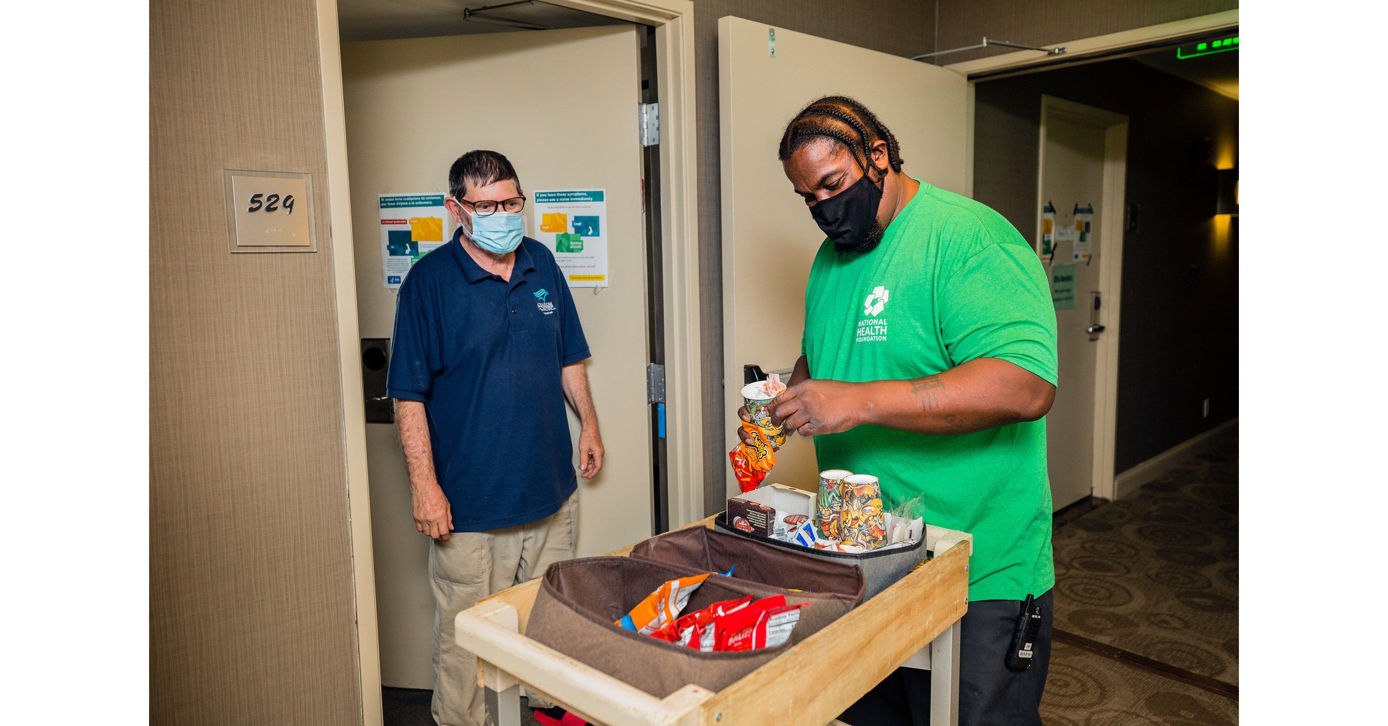 Mientras otros hacen recortes, National Health Foundation se asocia con