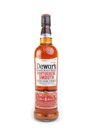 DEWAR'S® integra lo inesperado con el lanzamiento de un nuevo whisky escocés terminado en barricas de oporto