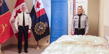 Les agents de l'ASFC ont saisi une quantité record de 228 kg de méthamphétamine au point d'entrée de Coutts le jour de Noël 2020. (Groupe CNW/Agence des services frontaliers du Canada)
