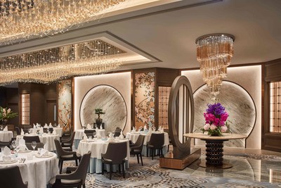 The signature Chinese restaurant Man Ho at JW Marriott Hotel Hong Kong received its inaugural MICHELIN star this year, offering authentic yet contemporary approaches to classic Chinese cuisine.