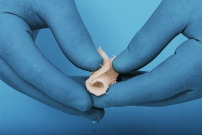 The Fiber Wrap is designed to maintain form and integrity when rehydrated and to withstand manipulation by the surgeon.