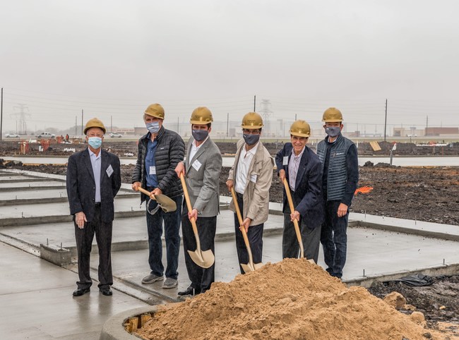 Allied Orion Group breaks ground on Granary Flats in a ground-breaking ceremony. Pictured L to R: Steve Smith, BancorpSouth; Dennis Bearden; Bearden Investments; Ricardo Rivas, Allied Orion CEO; Alejandro Dabdoub, Sun Financial; Dick Sadka, BancorpSouth; Rene Bremauntz, Allied ATMA Ventures.