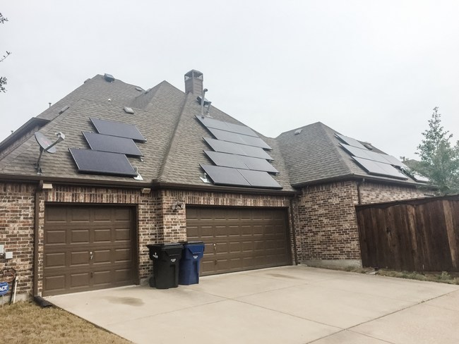 This Frisco, Texas homeowner is saving every month on electricity with solar.