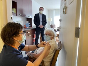 Début de la vaccination dans les RPA à Montréal : Les résidents des Appartements du Square Angus recevront le vaccin contre la COVID-19 aujourd'hui
