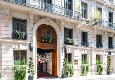 Façade of Maison Delano Paris, located in the heart of the prestigious 8th Arrondissement in an 18th century mansion at 4 Rue d’Anjou
