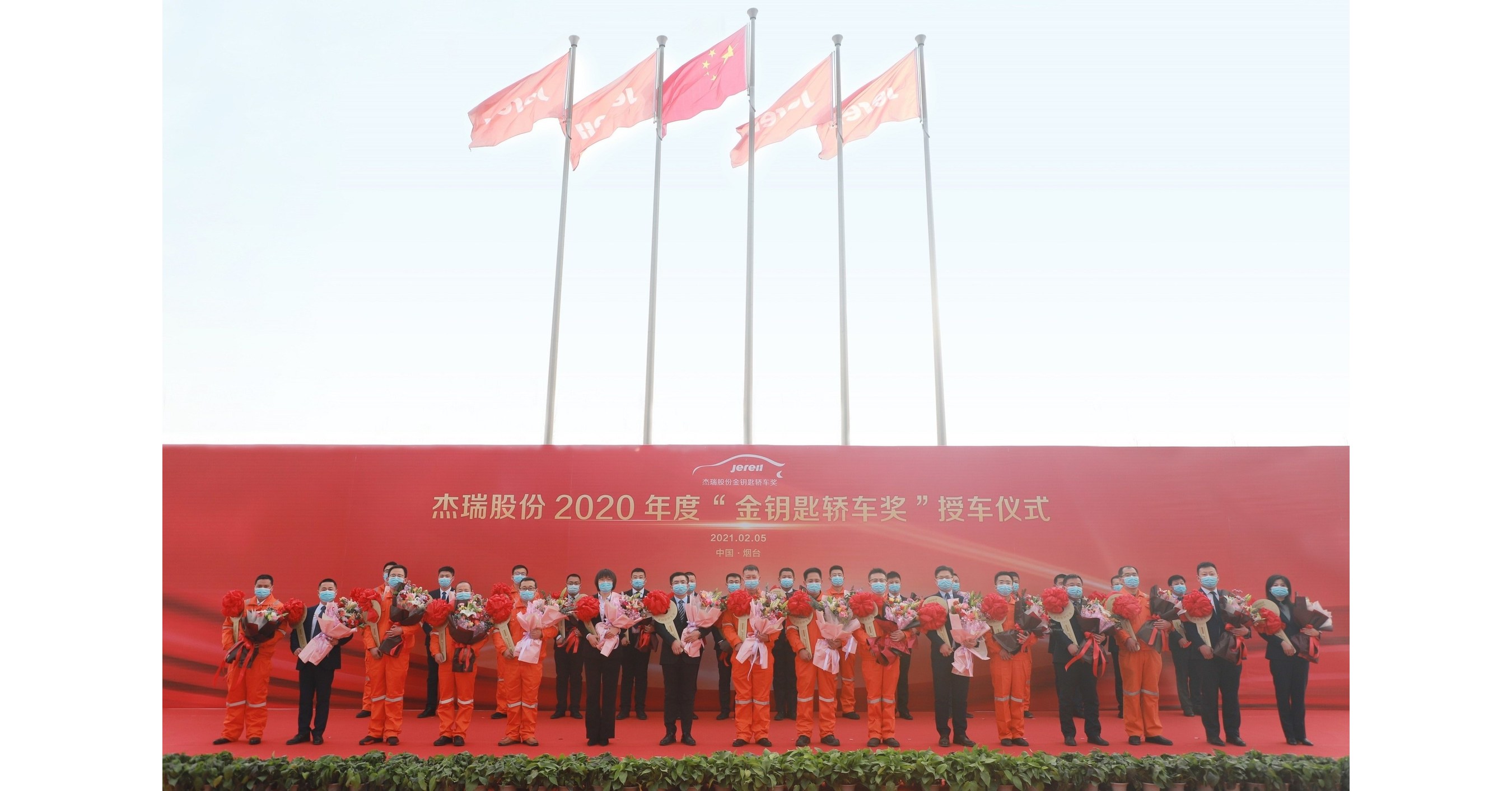 Des automobiles offertes en récompense à trente-neuf employés exceptionnels de Jereh Des automobiles offertes en récompense à trente-neuf employés exceptionnels de Jereh