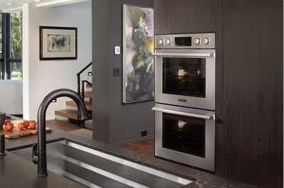 Precise cooking is at the forefront of Signature Kitchen Suite’s Double Wall Oven with the innovative power of Steam-Combi to give today’s home chefs everything they need to enjoy sous vide cooking – along with the capacity they need for a big meal.