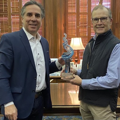 Accepting the Tri Global Energy (TGE) Wind Leadership Award for Texas Gov. Greg Abbott is Chief of Staff Luis Saenz (left) from TGE advisor Thomas Ratliff (right).