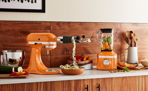 KitchenAid dévoile la couleur de l'année 2021, Miel, inspirée par le besoin de convivialité à travers le monde