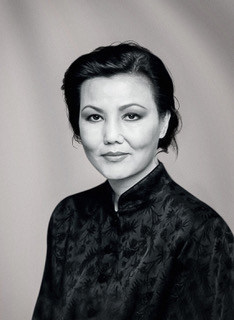 (Photo credit: AWFF, Victor Demarchelier) Legendary actress Kieu Chinh will be honored with the Snow Leopard Lifetime Achievement Award at the AWFF