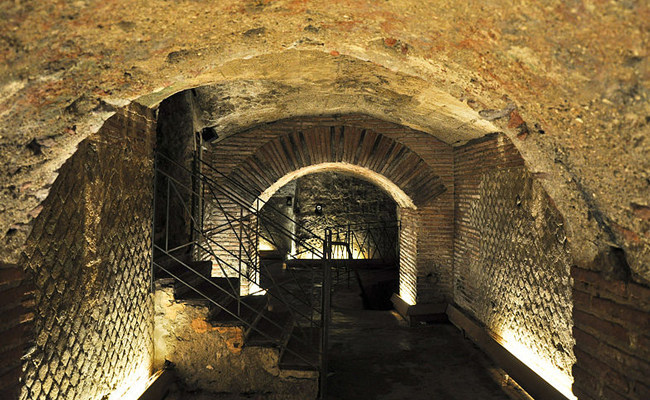 Naples Underground (Napoli Sotterranea) reopend during Covid-19 under leadership of Speleologist Enzo Albertini