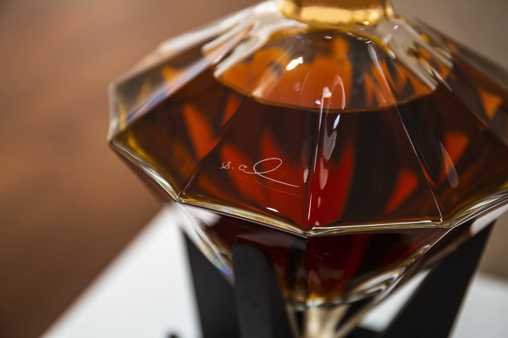 One-of-a-Kind D'USSÉ® Bottle Featuring Rare Grande Champagne Cognac and Signature from Shawn "JAY-Z" Carter is Unveiled - Vimarsana News