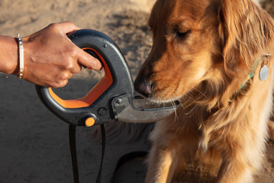 Spleash attaches to your handle for simple one-handed hydration on pet walks.