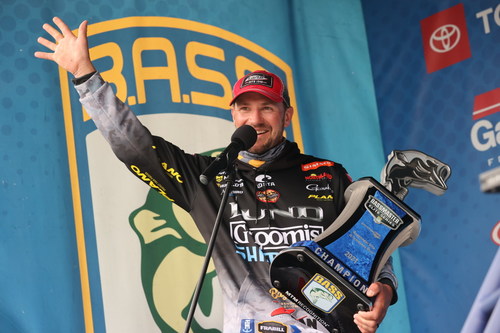 Jeff Gustafson, of Keewatin, Ontario, Canada, has won the 2021 Guaranteed Rate Bassmaster Elite at Tennessee River with a four-day total of 63 pounds.