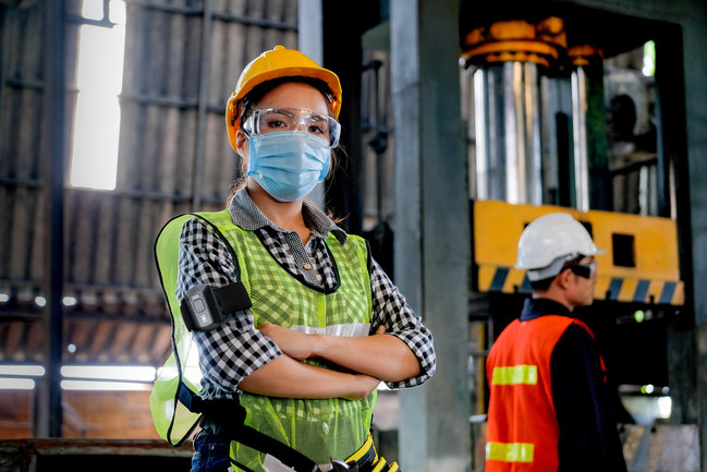 Worker with Smart PPE including MakuSafe's wearable device