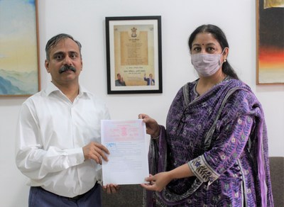 Shri KK Pathak, Secretary, Women and Child Development Department, Government of Rajasthan with Safeena Husain, Founder of Educate Girls, during the signing of the MoU for sustainable development of adolescent girls.