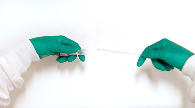 La FDA aprueba el tubo de recolección DNA/RNA Shield™ de Zymo Research como dispositivo médico clase II. La aprobación 510(k) de la FDA autoriza el uso del producto como dispositivo de diagnóstico in vitro (IVD) para pruebas de COVID-19. (PRNewsfoto/Zymo Research Corp.)