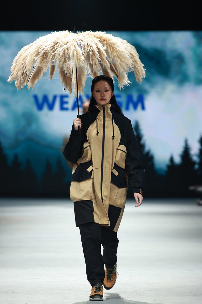 WEAVISM worked with Hermin Textile and developed unconventional and sustainable fabrics using natural materials only. These functional natural fibers are biodegradable to eliminate microplastic issues in the ocean, and minimize harms to the earth.