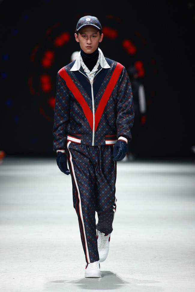 The clothing in the Taipei Sustainable Collections is extended from Olympic uniforms designed by Justin Chou. Inspired by the common memory of Taiwanese people, “window grating”, and the emblem of the Chinese Taipei Olympic Committee, “plum flower ”, it uses fabrics by the top Taiwanese functional textile manufacturers made from plastic bottles, industrial wastes, and non-toxic remade fabrics.